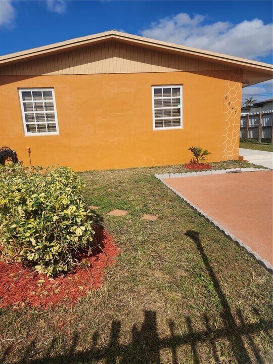 4447 NW 169th Terrace in Miami Gardens, FL - Building Photo