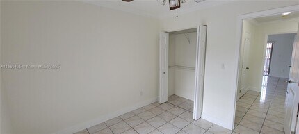 2211 W 52nd St in Hialeah, FL - Building Photo - Building Photo