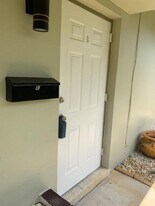 4211 NE 13th Ave, Unit East in Oakland Park, FL - Building Photo