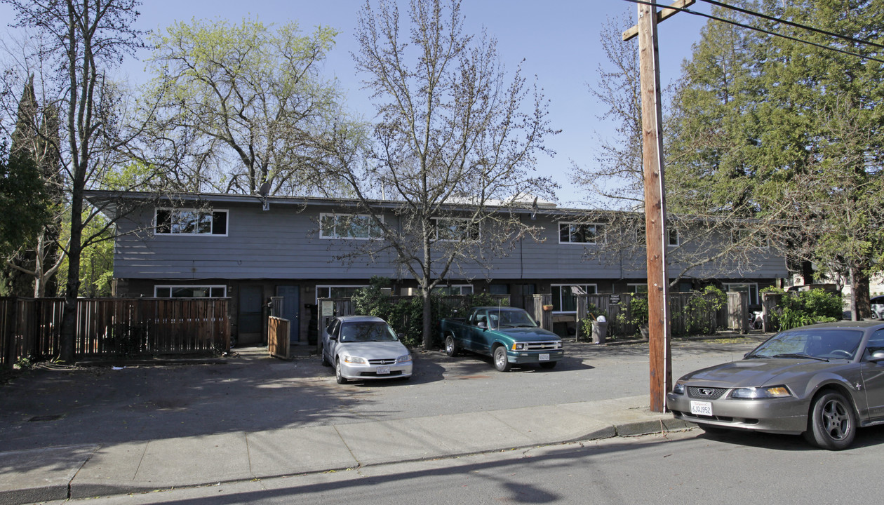1141 Oak Ave in St Helena, CA - Foto de edificio