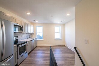 2444 Frankford Ave in Philadelphia, PA - Building Photo - Building Photo