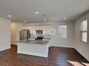 8969 Tiger Tooth Ave in Las Vegas, NV - Foto de edificio - Building Photo