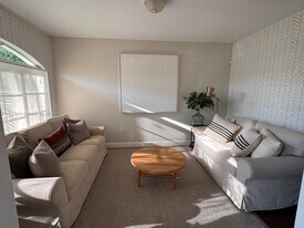 832 Wallace St in Coral Gables, FL - Building Photo