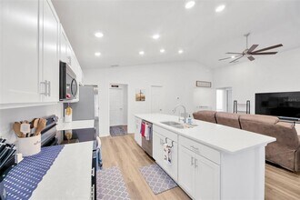 1072 Aruba Ave in Mulberry, FL - Building Photo - Building Photo