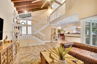 1610 W Sandpiper Cir in Pembroke Pines, FL - Building Photo - Building Photo