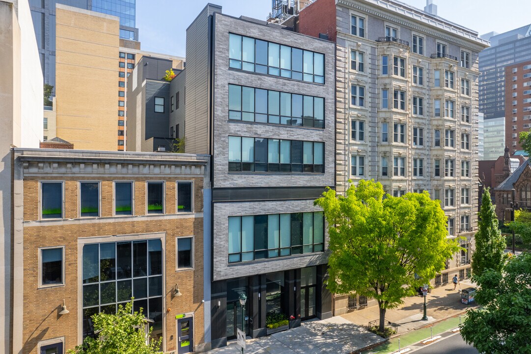 2207 Chestnut Street Rittenhouse Square in Philadelphia, PA - Building Photo