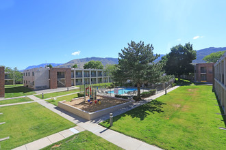 Sunrise Apartments in Albuquerque, NM - Foto de edificio - Building Photo