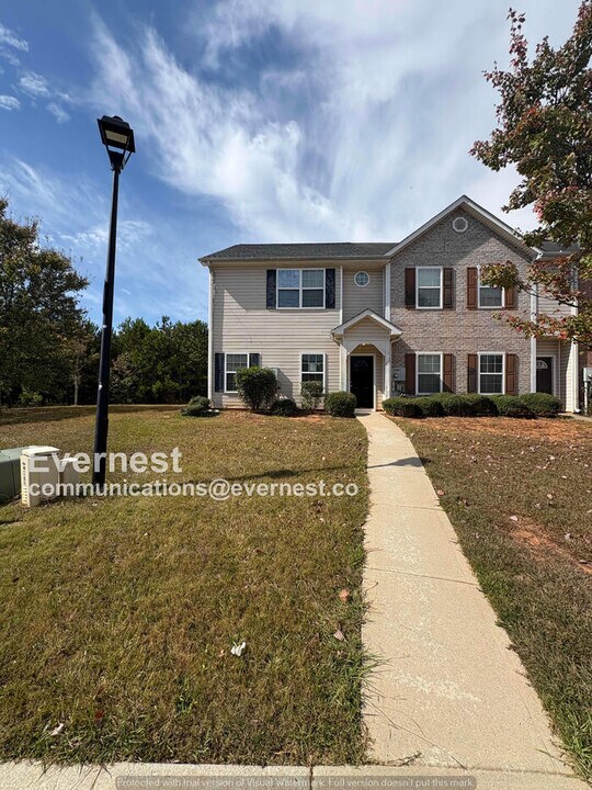 8651 Thomas Ln in Riverdale, GA - Building Photo