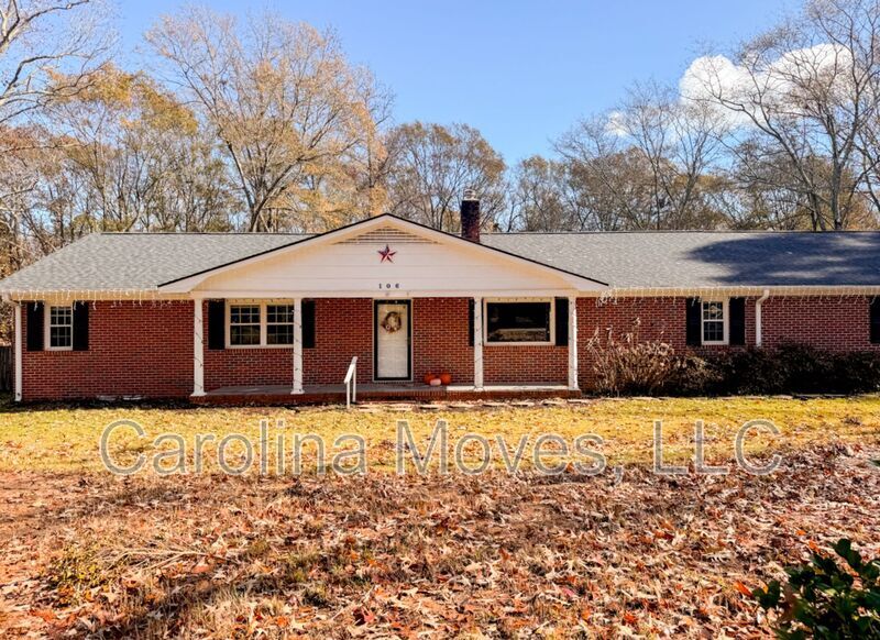 106 Forrest Dr in Fountain Inn, SC - Building Photo