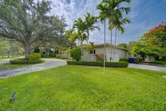 5780 SW 53rd Terrace in Miami, FL - Building Photo - Building Photo