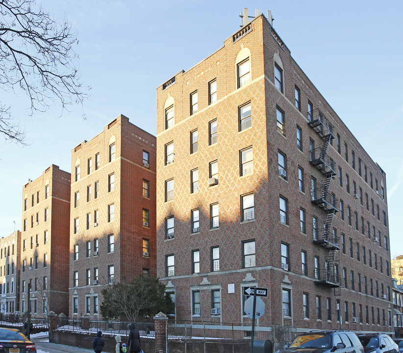 602 Ocean Pky in Brooklyn, NY - Building Photo