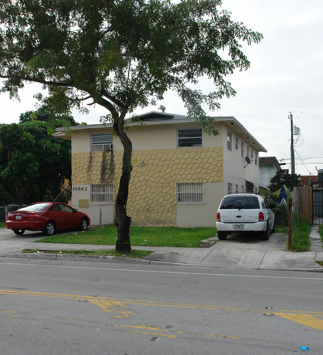 10842 SW 4th St in Miami, FL - Foto de edificio - Building Photo