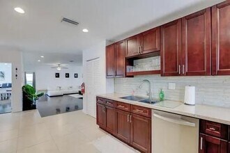 3170 NW 68th Ct in Fort Lauderdale, FL - Building Photo - Building Photo