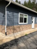 1105 Granite Hill Rd in Grants Pass, OR - Building Photo