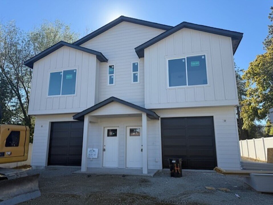 108 E 15th Ave in Post Falls, ID - Building Photo