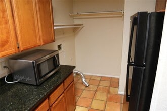 4 Deerfield Dr in Wimberley, TX - Building Photo - Building Photo