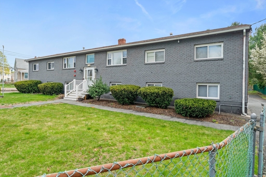 12 Green St in Stoughton, MA - Building Photo