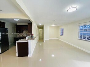 1815 NE 175th St in North Miami Beach, FL - Building Photo - Building Photo