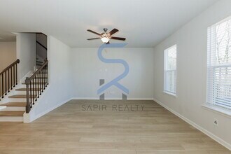 8143 Tiger Wy in Riverdale, GA - Foto de edificio - Building Photo