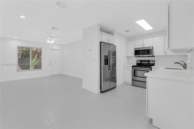 1428 NE 2nd Ave in Fort Lauderdale, FL - Foto de edificio - Building Photo