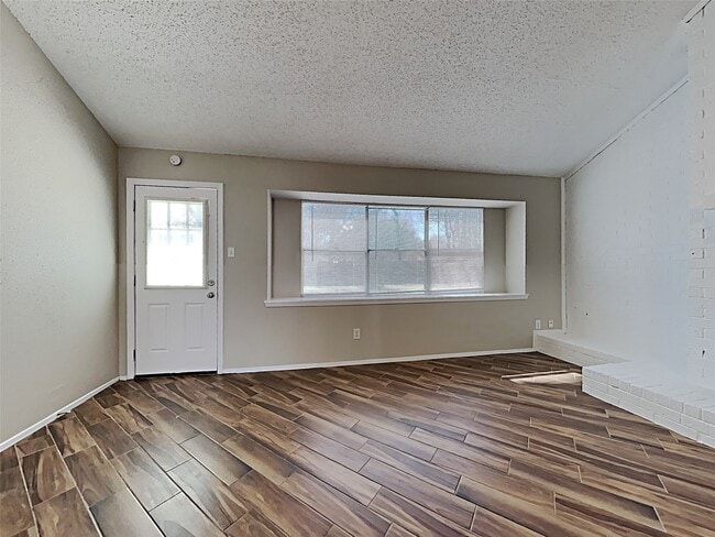 24111 Spring Towne Dr in Spring, TX - Building Photo - Building Photo