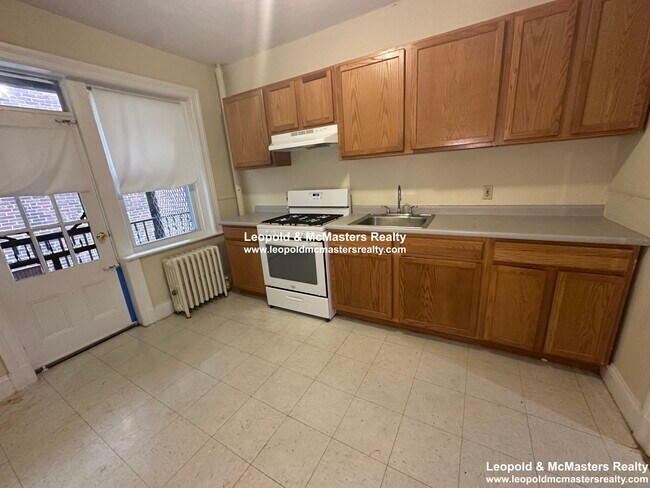 76 Dunboy St, Unit 3 in Boston, MA - Building Photo - Building Photo
