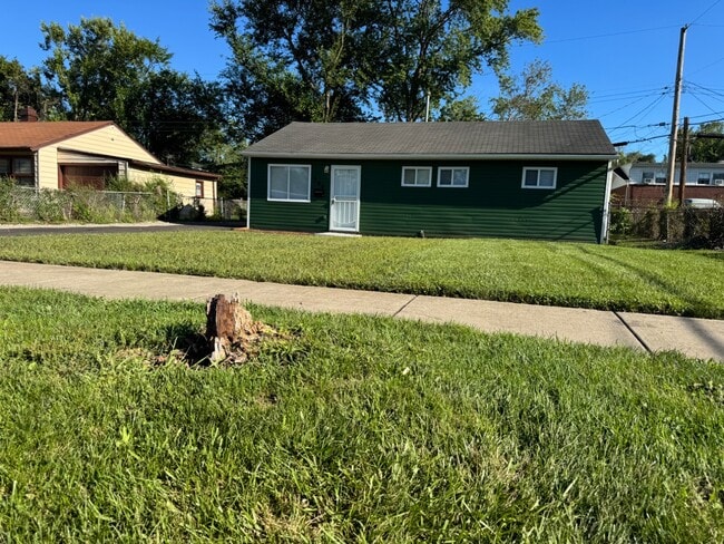 property at 560 E 47th Pl