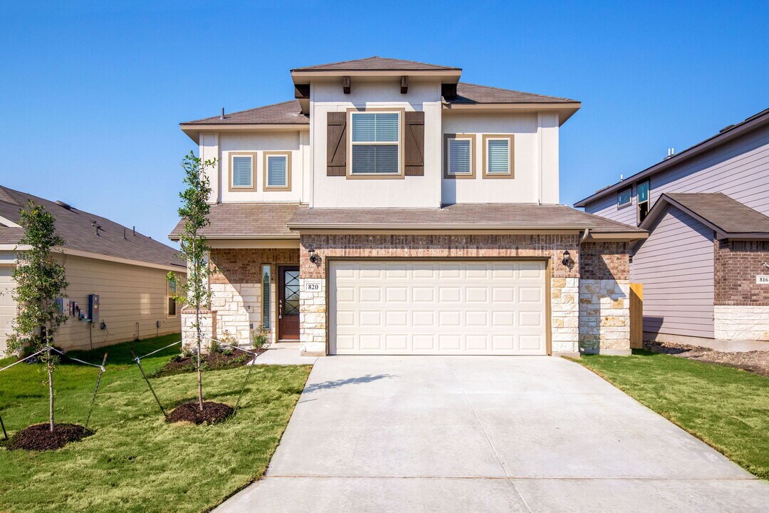 820 Windflower in New Braunfels, TX - Foto de edificio