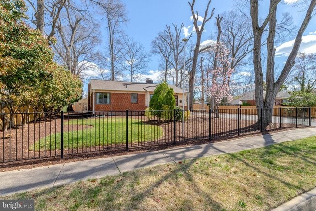 7909 Martha Washington St in Alexandria, VA - Building Photo - Building Photo