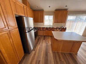 1852 Iron Horse Rd in Eugene, OR - Building Photo - Building Photo