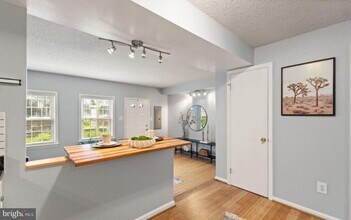 122 N Bedford St in Arlington, VA - Building Photo - Building Photo