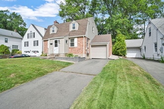 20 Harding Ave in Newington, CT - Building Photo - Building Photo
