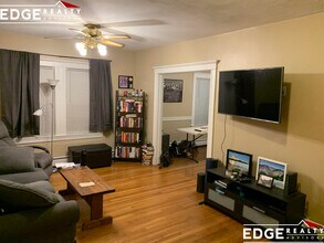 18 Lyons Ct, Unit 2 in Watertown, MA - Building Photo - Building Photo