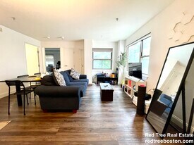 888 Washington St in Boston, MA - Building Photo