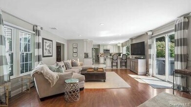 2803 N Wading River Rd in Wading River, NY - Building Photo - Building Photo