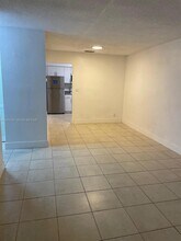 210 NE 40th Ct in Oakland Park, FL - Building Photo - Building Photo
