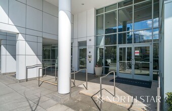1260 NW Naito Pkwy in Portland, OR - Building Photo - Building Photo