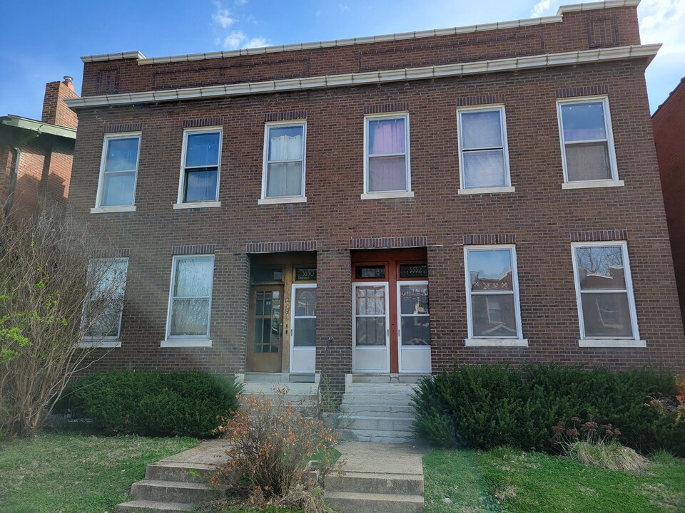 3330 Virginia Ave in St. Louis, MO - Building Photo