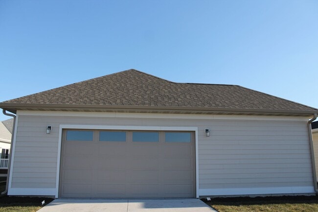1003 E Maple Ave in Norfolk, NE - Building Photo - Building Photo