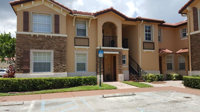 3365 NE 14th Dr, Unit 201 in Homestead, FL - Foto de edificio - Building Photo