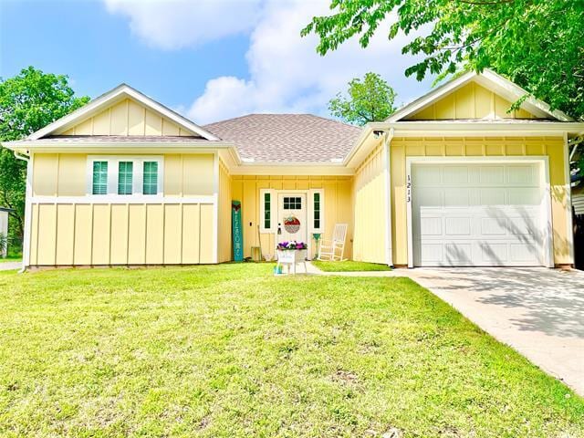 property at 1213 W Woodard St