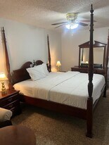 6843 Greenway Chase St in Houston, TX - Building Photo