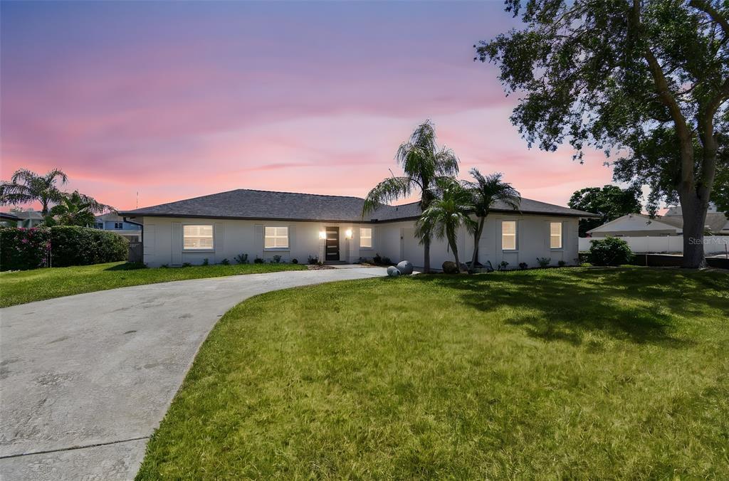 3913 Fontainebleau Dr in Tampa, FL - Building Photo