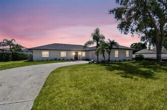 3913 Fontainebleau Dr in Tampa, FL - Building Photo - Building Photo