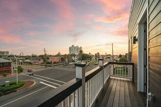 801 Broadway Avenue J in Galveston, TX - Foto de edificio - Building Photo