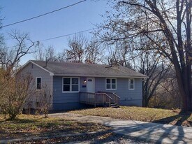 901 S 2nd St in Knoxville, IA - Building Photo