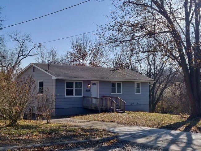 property at 901 S 2nd St
