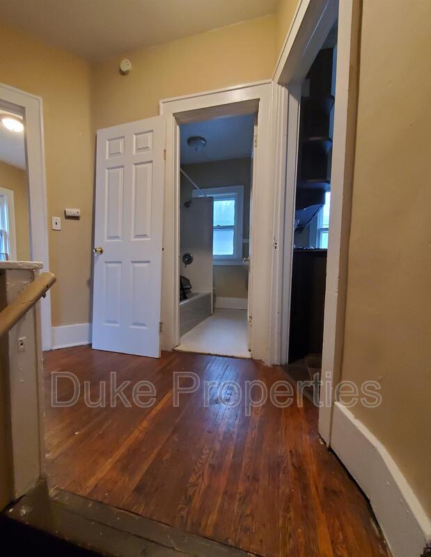 property at 10 Edgeland St