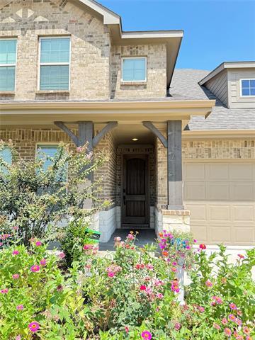 7308 Roaring Springs Rd in Arlington, TX - Foto de edificio - Building Photo