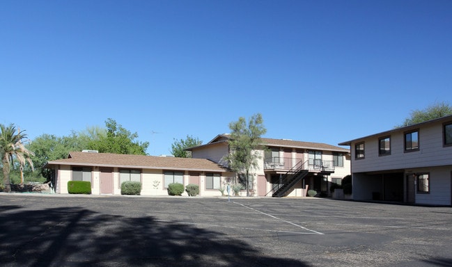 Palm Drive Apartments in Wickenburg, AZ - Foto de edificio - Building Photo